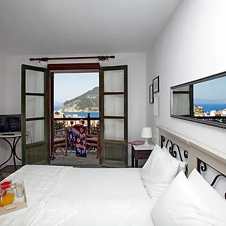 Aperanto Galazio 2* Skopelos stad